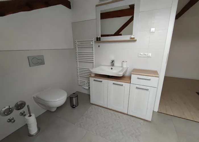 شقة Im Sanierten Denkmal Max 5 Personen Fewo2